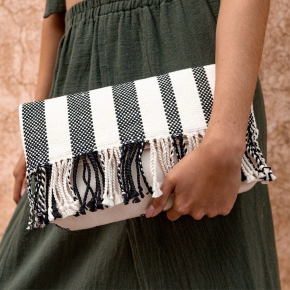 Brand New Margarita Clutch
Mercado Global - Picture 1 of 9